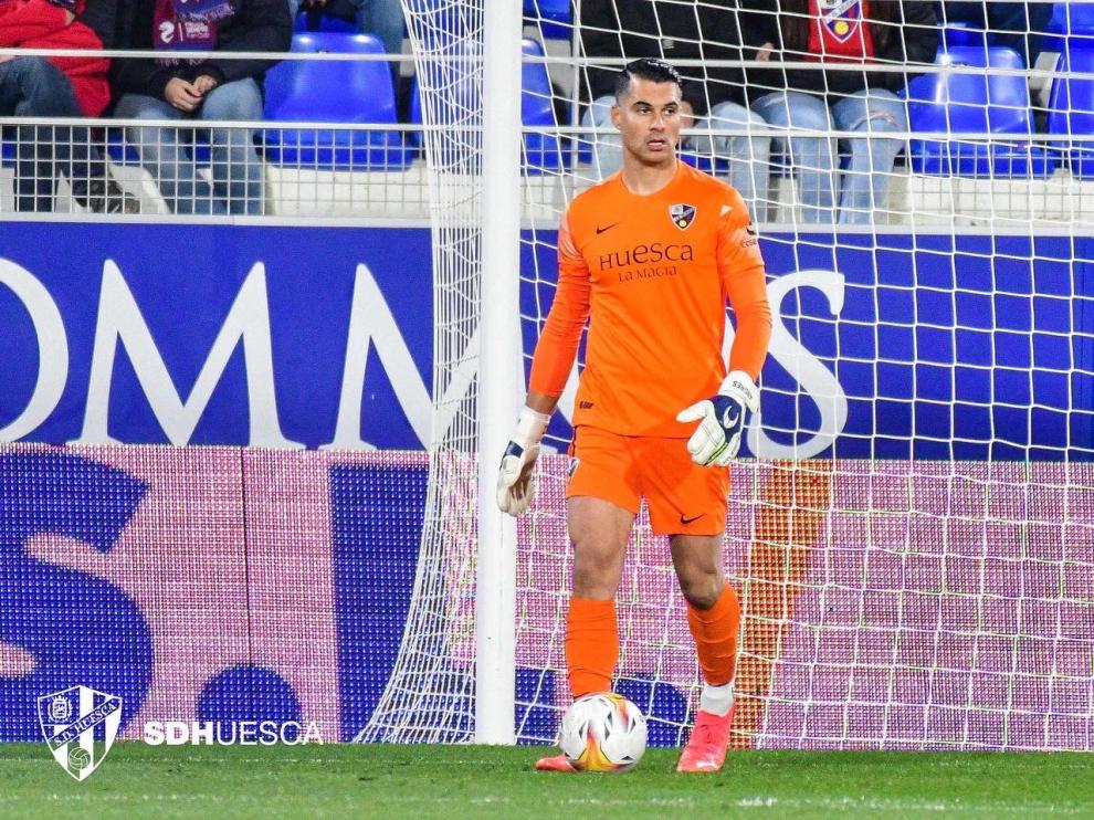 Andrés Fernández ha completado todos los partidos del Huesca.