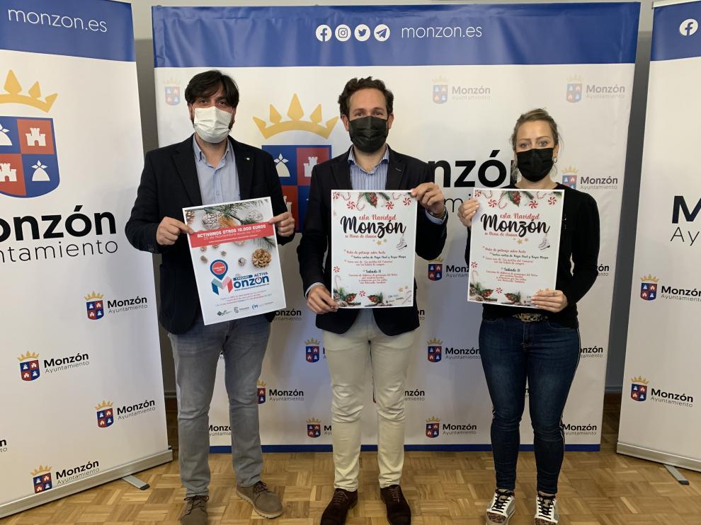 Miguel Hernández, Isaac Claver y Paola Omenat presentaron la campaña navideña de Monzón.