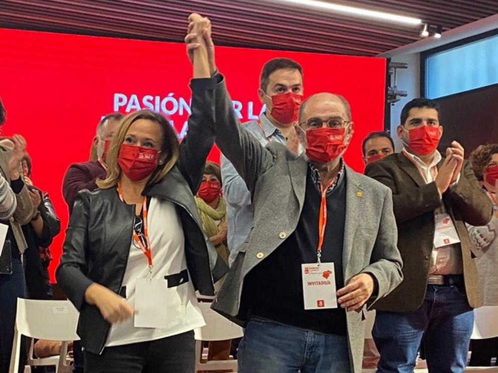Mayte Pérez y Javier Lambán en la clausura del 10º Congreso del PSOE de Teruel.