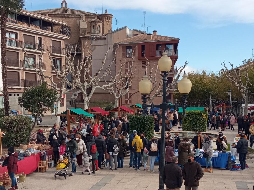 Ambiente este domingo en el Mercado de Navidad en Barbastro