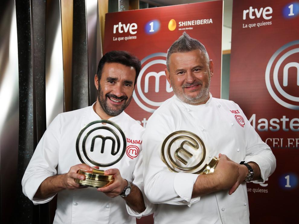 Juanma Castaño y Miki Nadal con su trofeo.