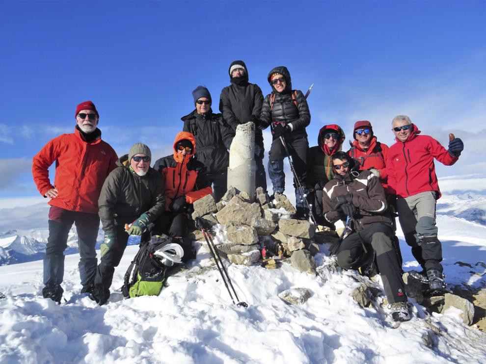 Grupo del CER que llegó a la cima del Turbón.