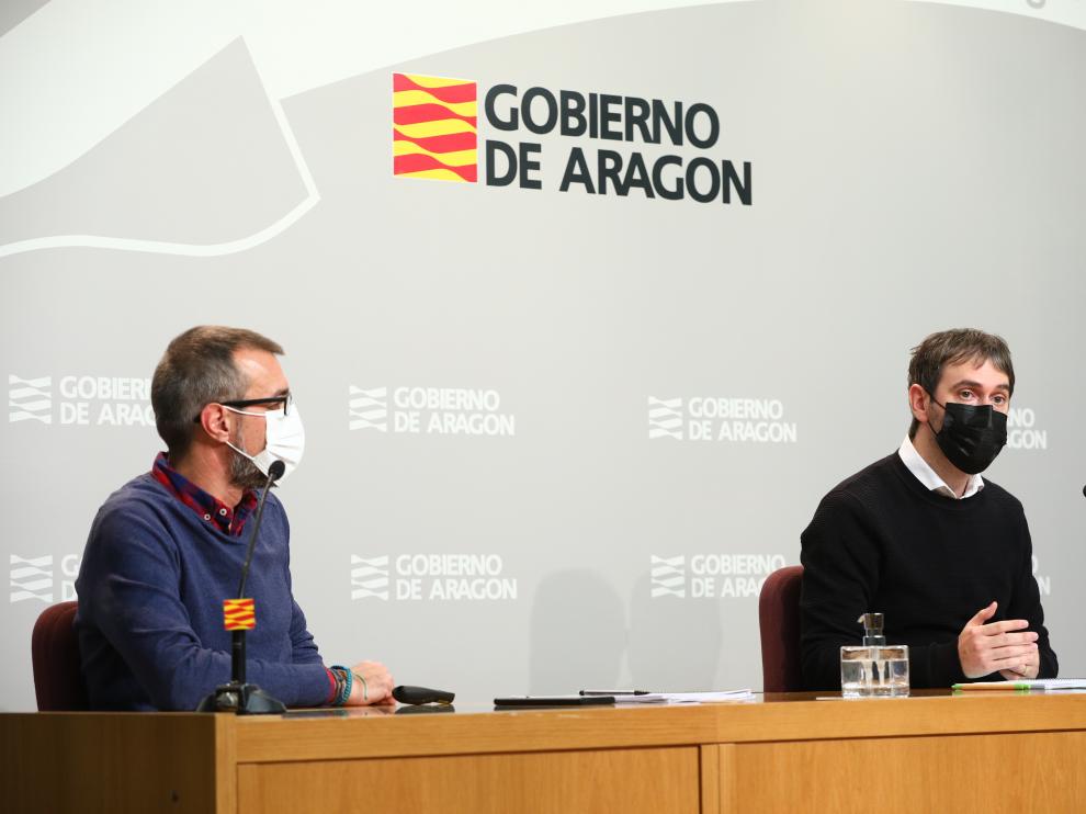 El director gerente del IAJ, Adrián Gimeno, presenta en rueda de prensa las conclusiones de la encuesta “La percepción de la juventud aragonesa frente a la pandemia”.