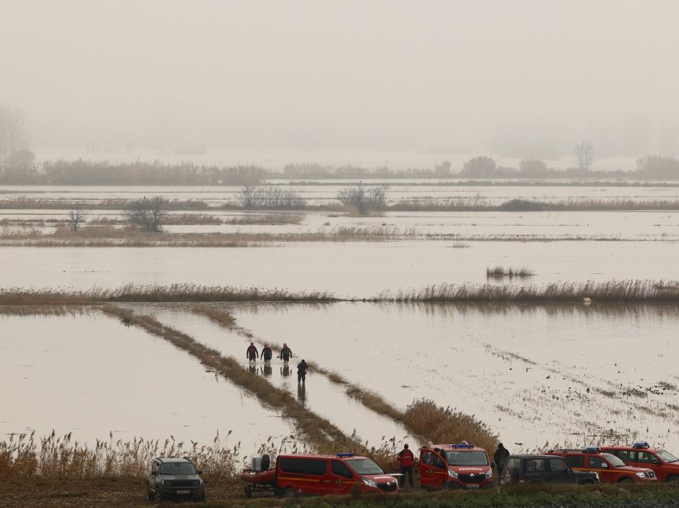 Campos llenos de agua ante la crecida del Ebro en Pradilla, este lunes.