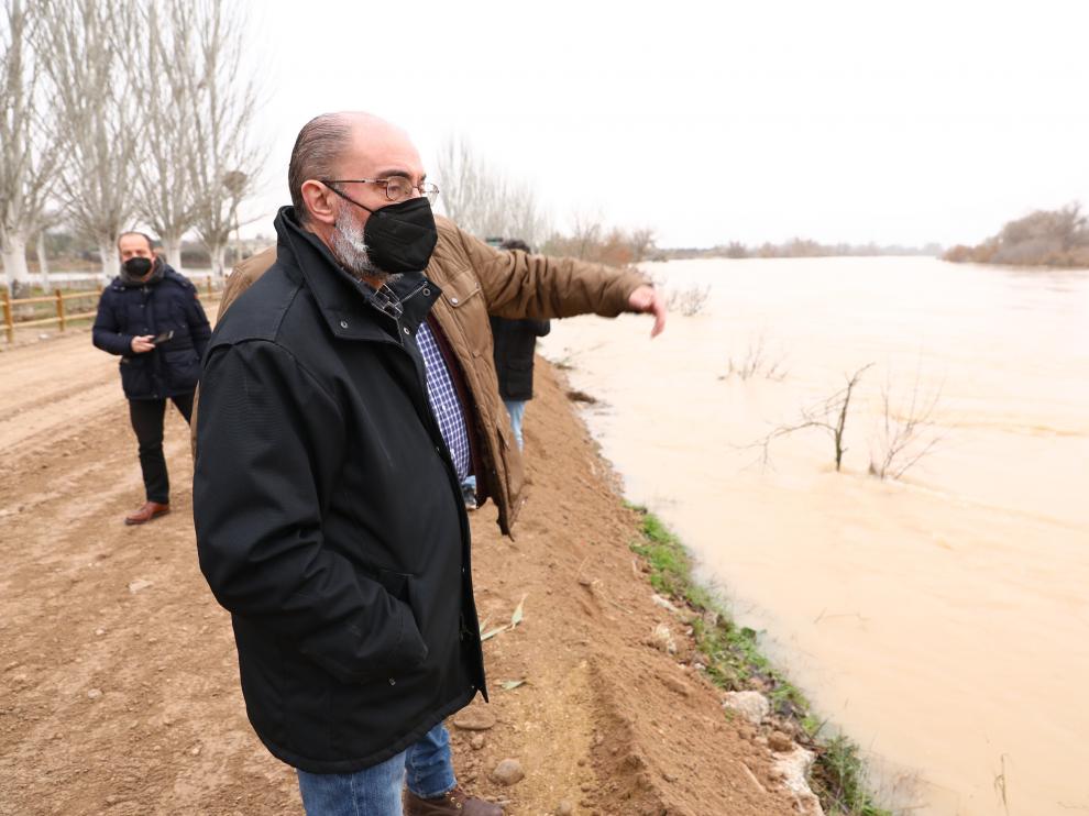 Lambán durante su visita a Burgo de Ebro y las obras de refuerzo.