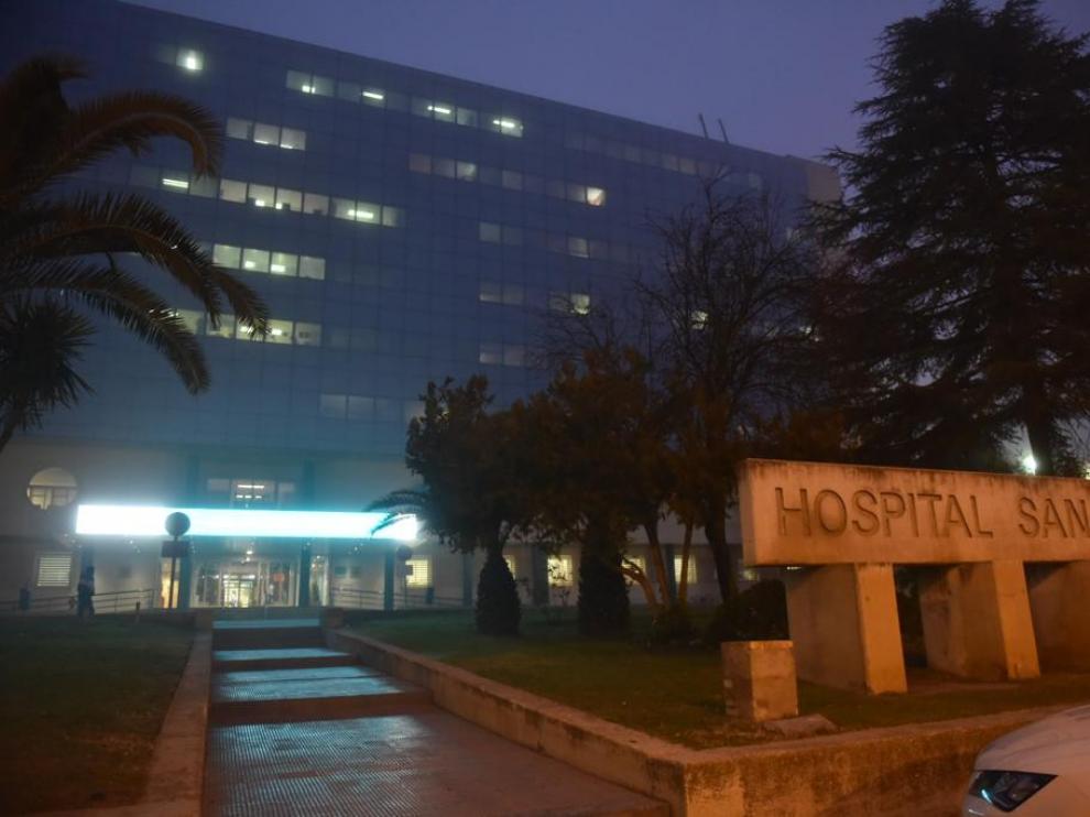 Personal del hospital oscense reclaman medidas urgentes para poder contener la ola.