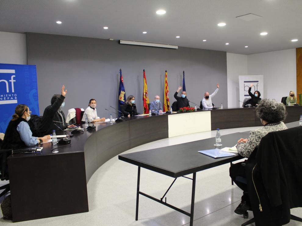 Celebración del pleno en el Ayuntamiento de Binéfar.