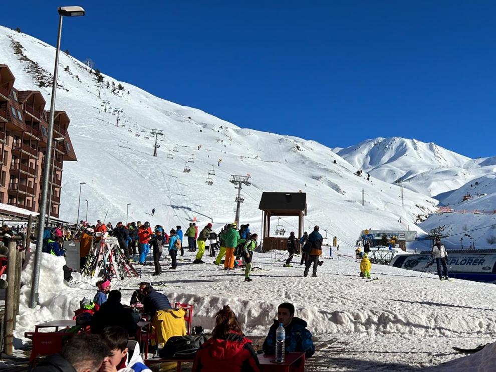 La estación de Astún durante la mañana de este sábado