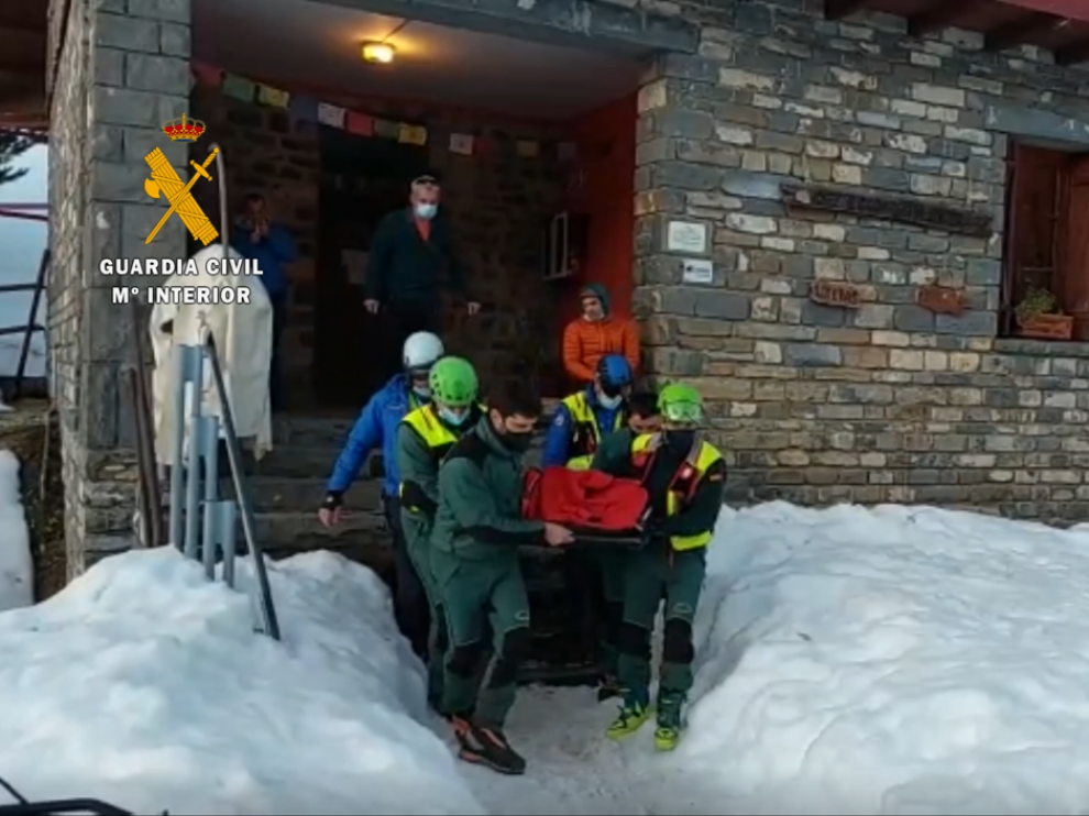 Imagen del rescate del montañero en las inmediaciones del Refugio de Linza