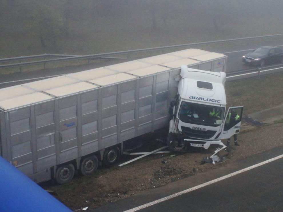 Imagen del camión tras el accidente.