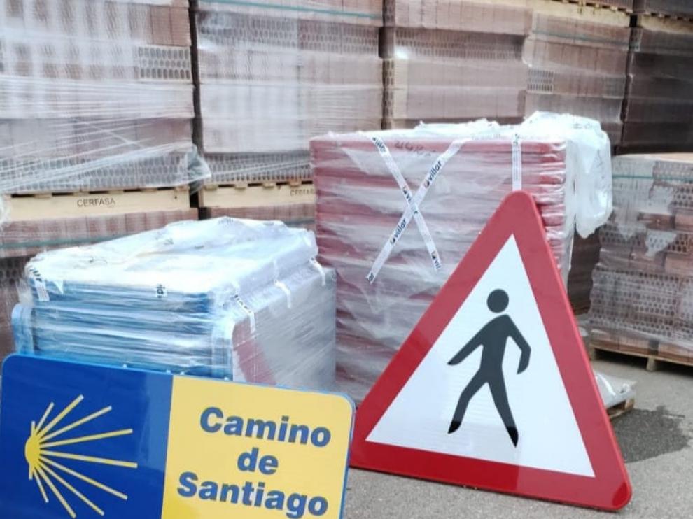 Señales indicativas del Camino de Santiago que se van a colocar en carreteras aragonesas.