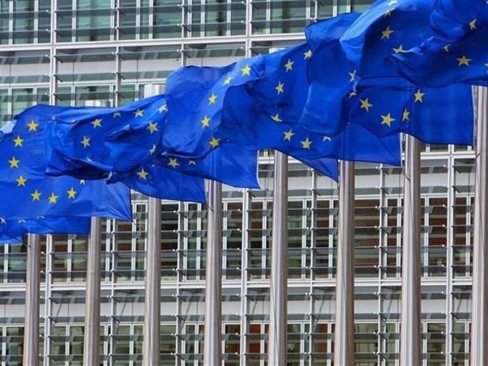 Banderas ante la sede de la Unión Europea en Bruselas