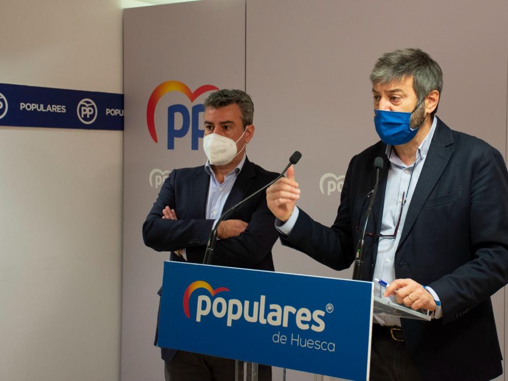 José Antonio Lagüens y Gerardo Oliván, en rueda de prensa este martes.