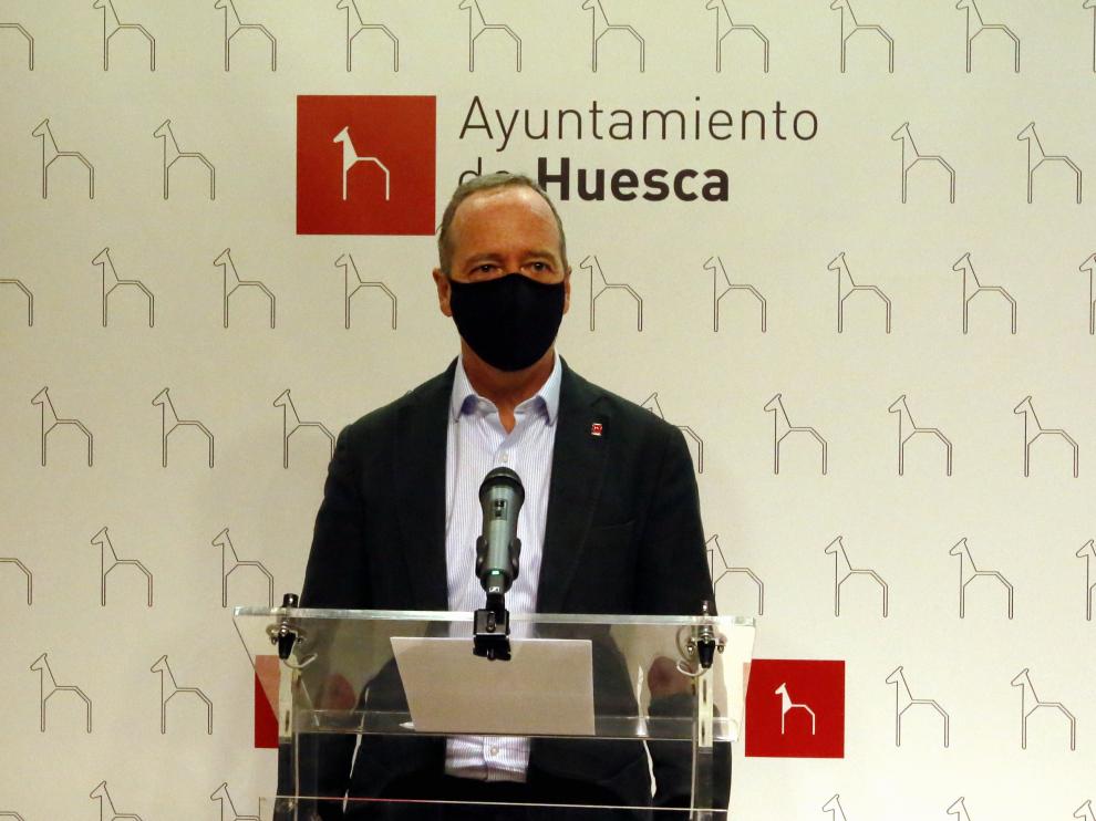 El concejal de Cultura y Fiestas del Ayuntamiento de Huesca, Ramón Lasaosa, presentando este jueves la Cabalgata de Reyes.