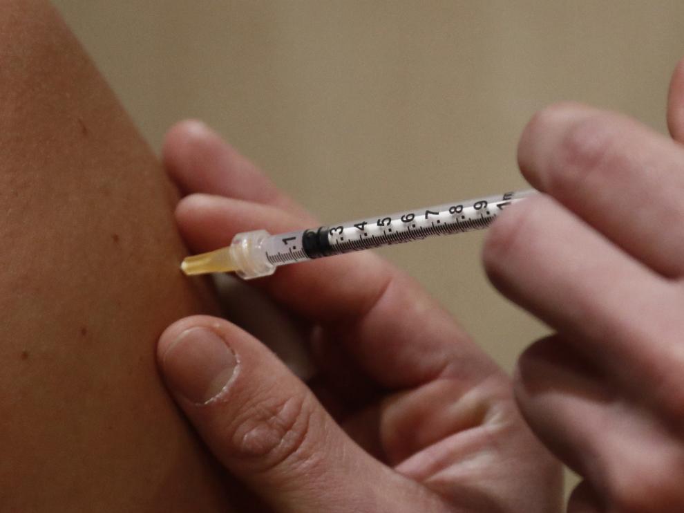 Ante el aumento de casos y la llegada de ómicron se ha acelerado la vacunación.