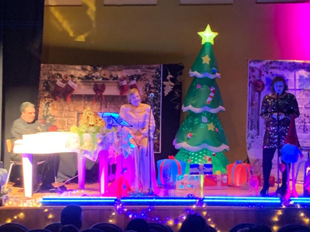 El espectáculo ‘Te canto y cuento mi Navidad’ se presentó en Biescas.