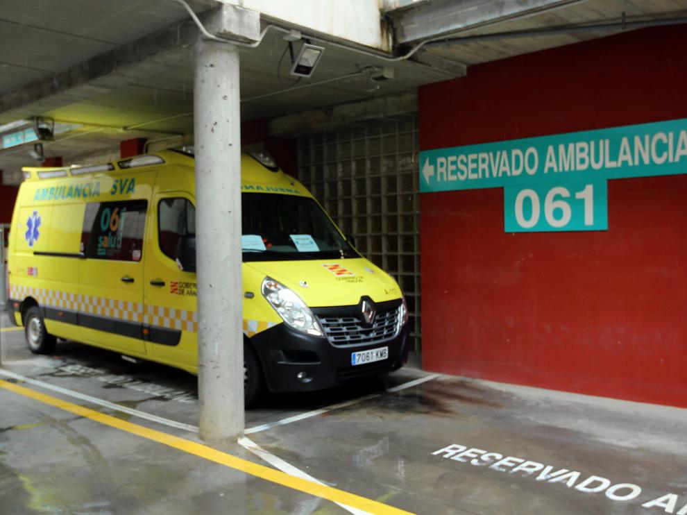 fFoto de archivo de una ambulancia en el Centro de Salud de Pirineos, en Huesca ciudad.