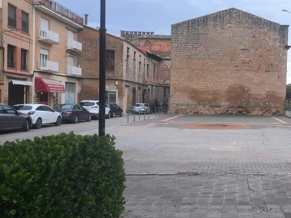 Solar de la plaza de Aragón en Ayerbe donde están previstas las obras de remodelación.