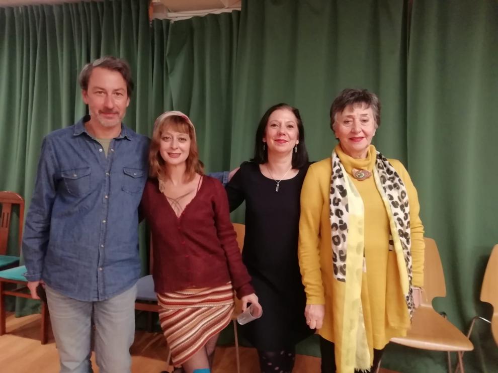 Carlos de Abuín, Inari, Susana Díaz y Elena Gusano posaron en una foto de familia.