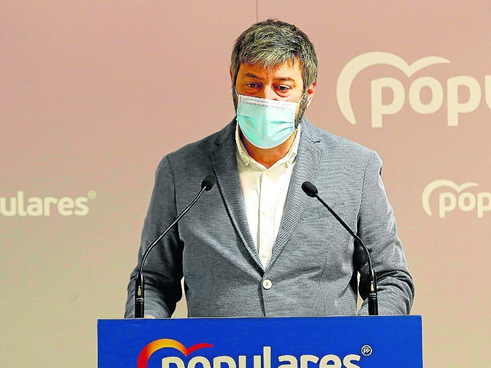 El presidente provincial del PP, Gerardo Oliván, durante su comparecencia ayer en rueda de prensa.