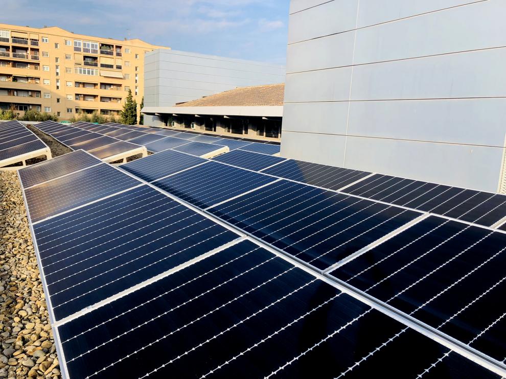 Placas solares en la sede de la Comarca del Bajo Cinca.