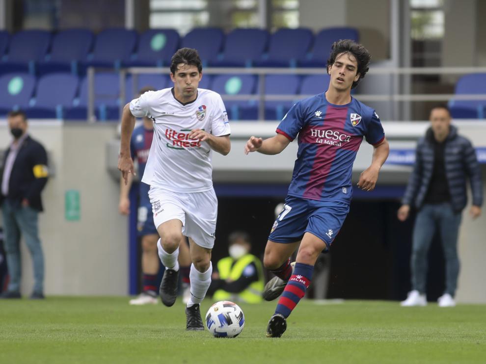 Hugo Anglada, en un partido con el Huesca B de la temporada pasada ante el Binéfar.