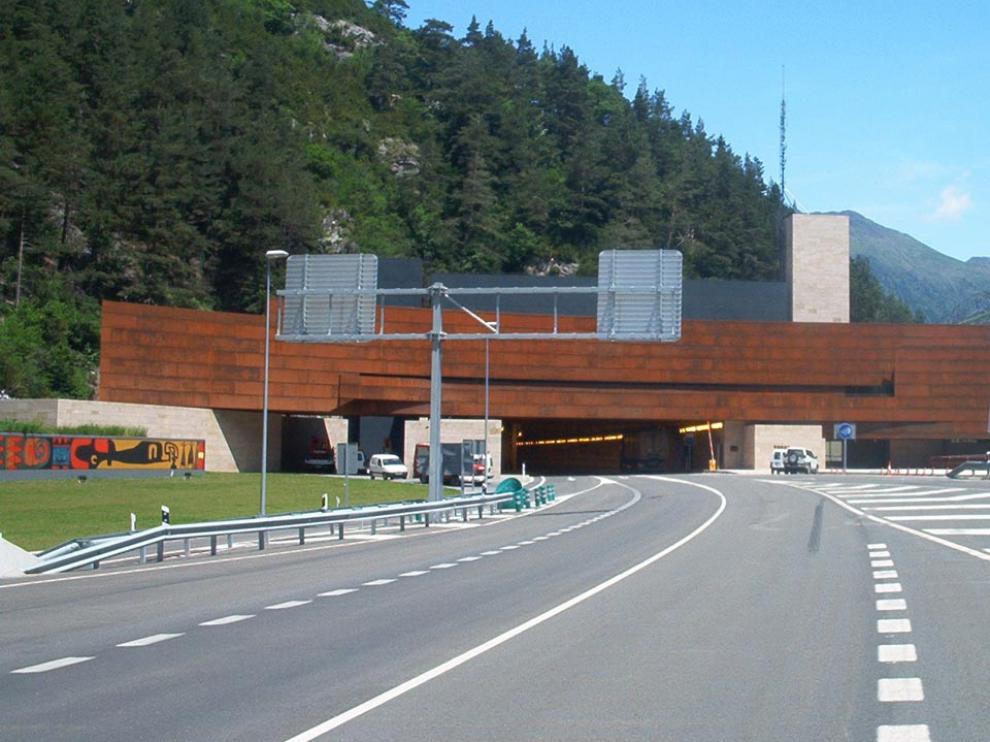 La boca española del túnel del Somport, situada a la altura de Canfranc Estación.