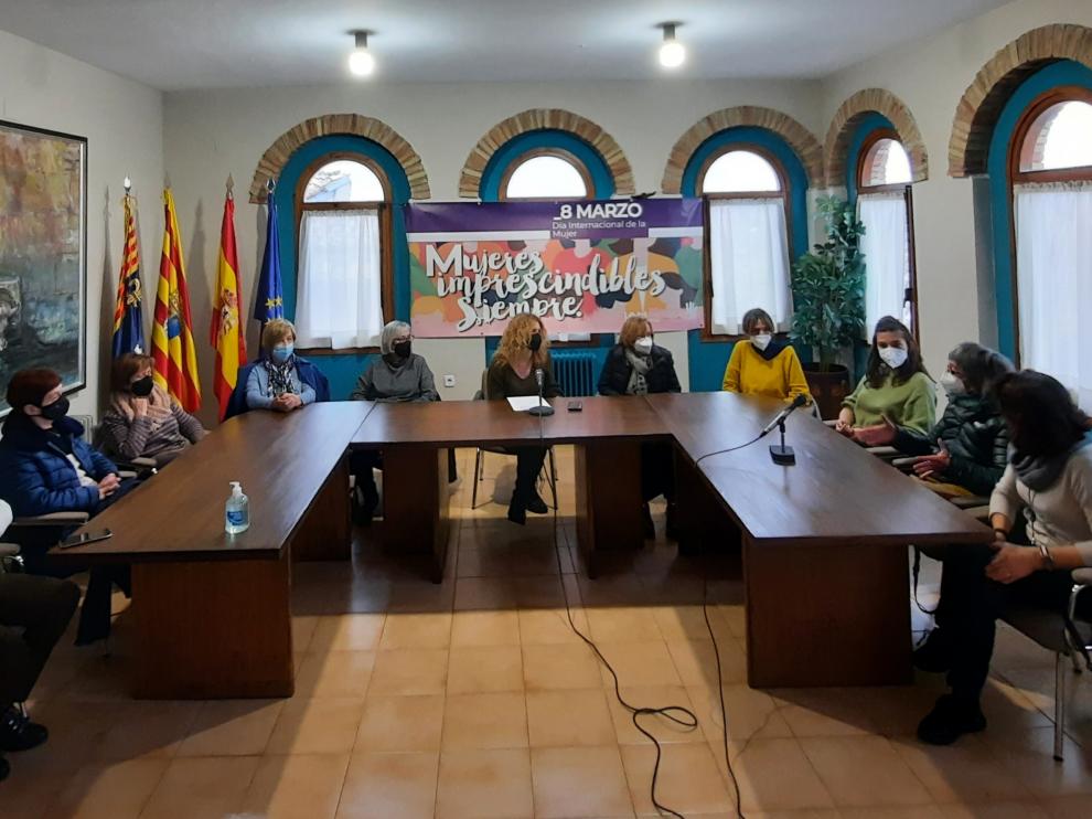 Participantes en la mesa redonda “En femenino es posible” que se celebró ayer en la localidad de Benabarre.