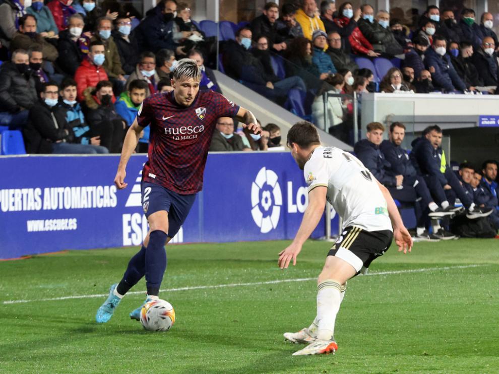 Andrei Ratiu volvió a ser titular ayer y completó los noventa minutos.