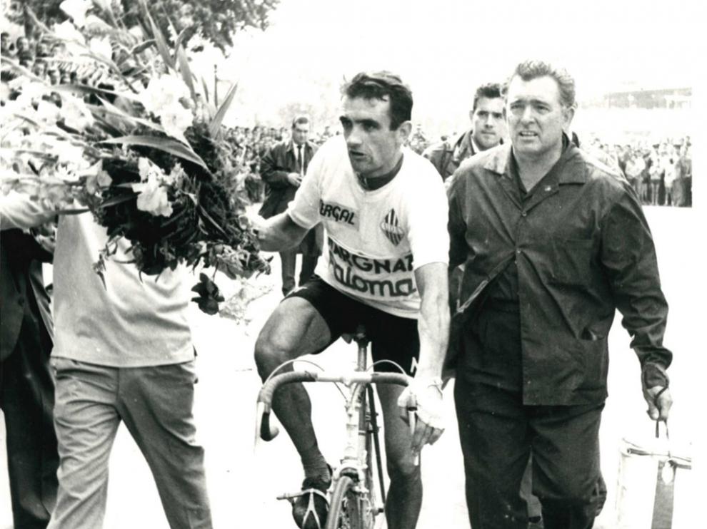 Joseph Novales tras ganar la 43ª Volta a Catalunya en 1963.