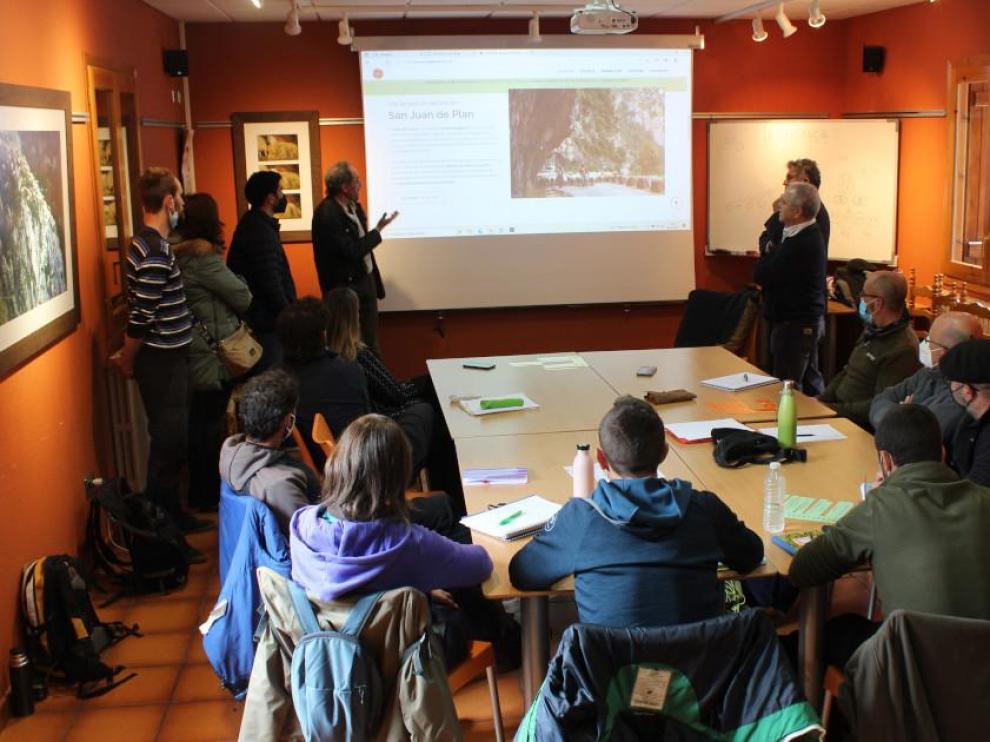 Visita de Gracia a la Escuela de Pastoreo de San Juan de Plan.