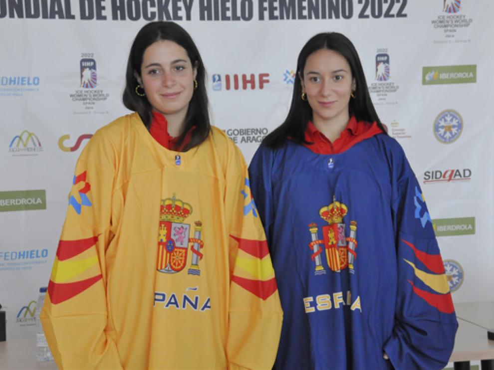 La jaquesa Paula Moreno y la capitana de la selección, la madrileña Elena Álvarez.
