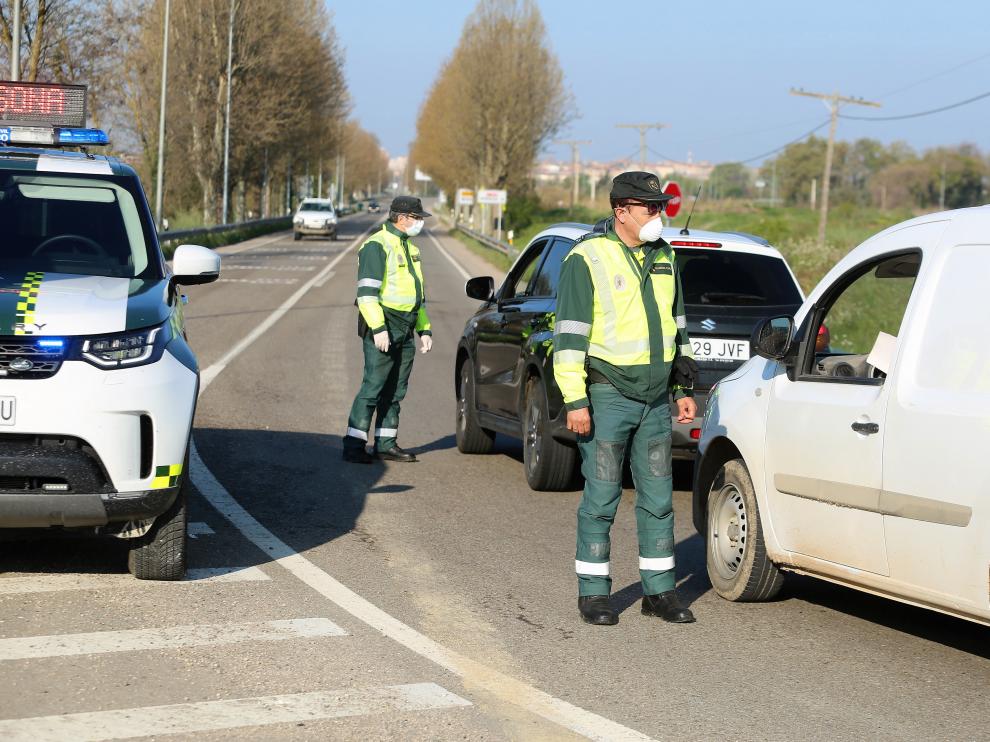 Control de tráfico de la Guardia Civil en la N-240, a la altura de la rotonda de Tierz, en 2020.