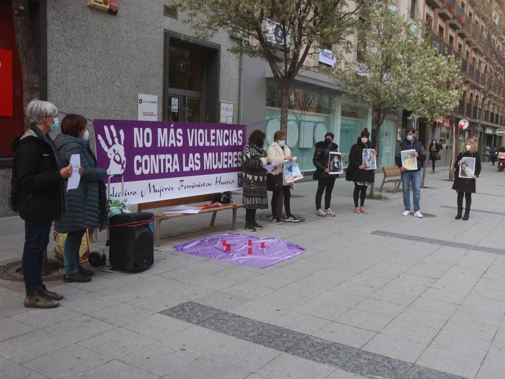 Concentración realizada el miércoles por la tarde en la plaza Concepción Arenal de Huesca.