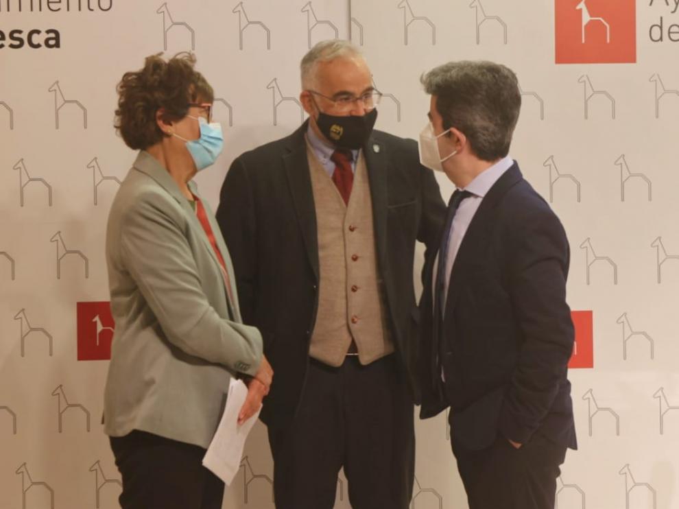 Lidia Bañares, Javier Hernández y Luis Felipe, en la presentación de las jornadas.