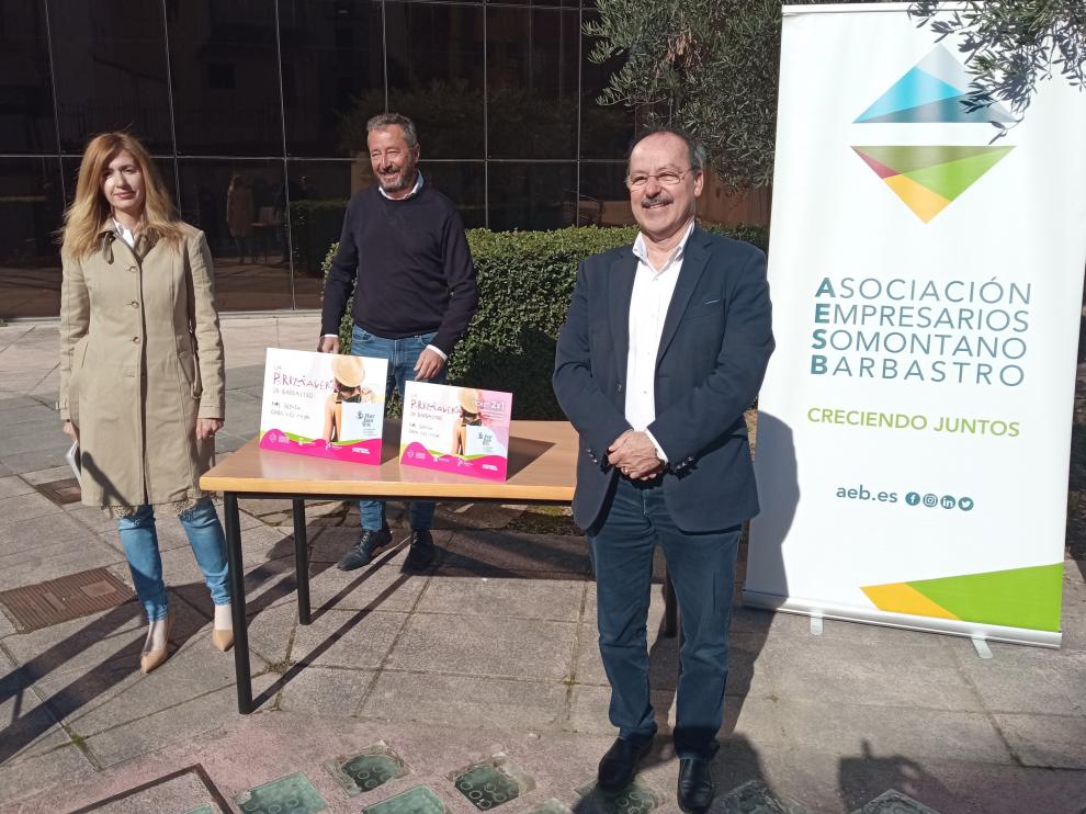 Belinda Pallás, Nacho Bernad y José Antonio Pérez, durante la presentación de la campaña este lunes.