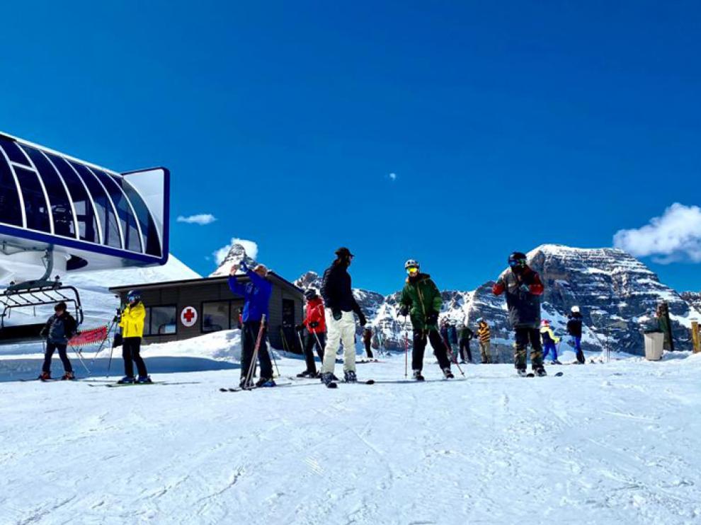 Buenas condiciones, buena meteo, carreras sociales en los clubes y música après-ski para el arranque de las vacaciones de Semana Santa
