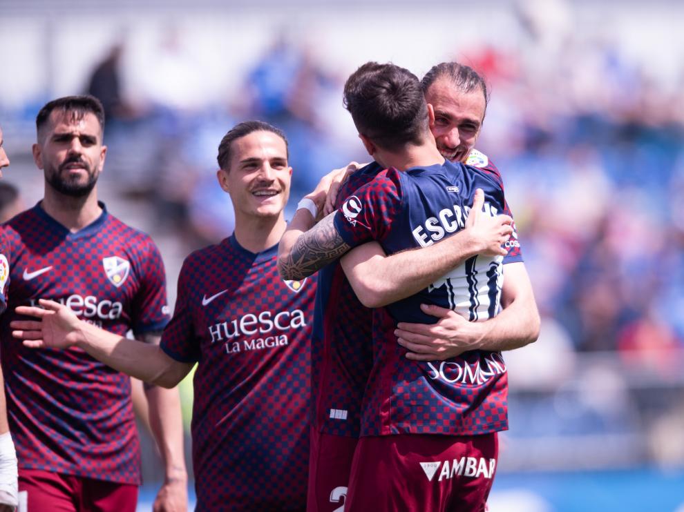 Los jugadores del Huesca celebran el 1-2 de Ignasi Miquel.