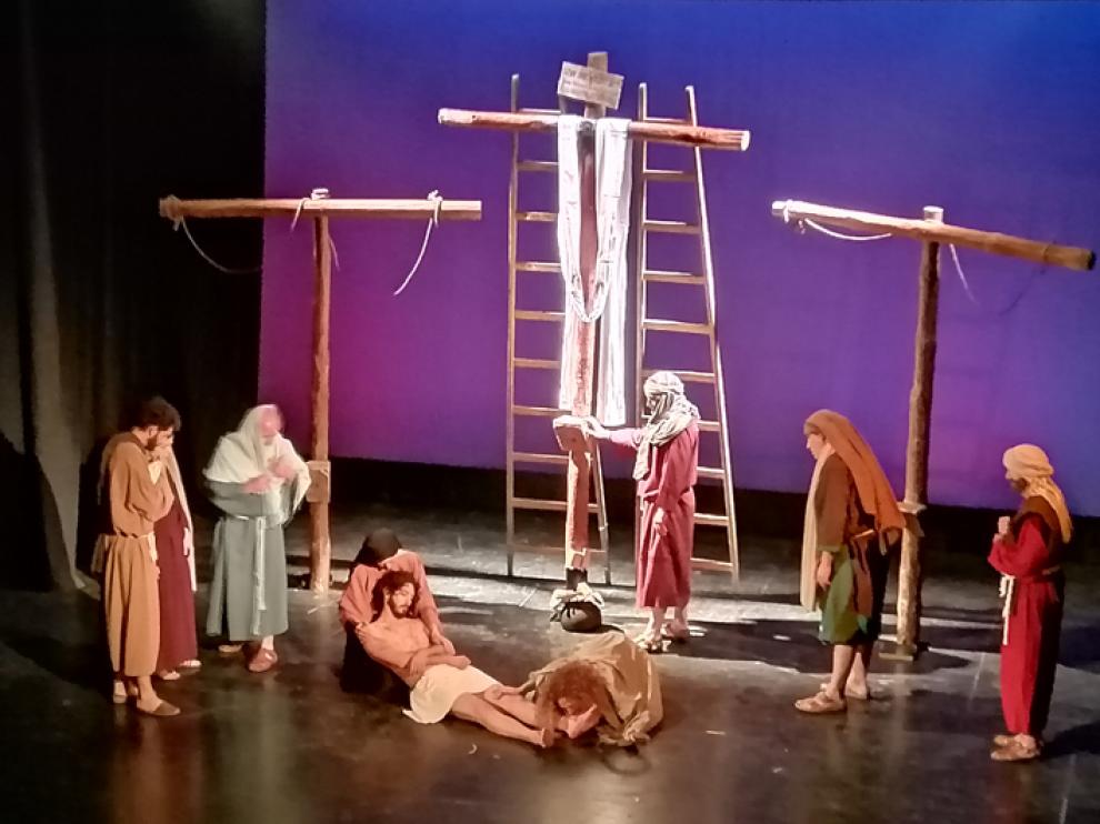 La Pasión se representó este sábado en el Teatro Salesiano por primera vez desde 2019.