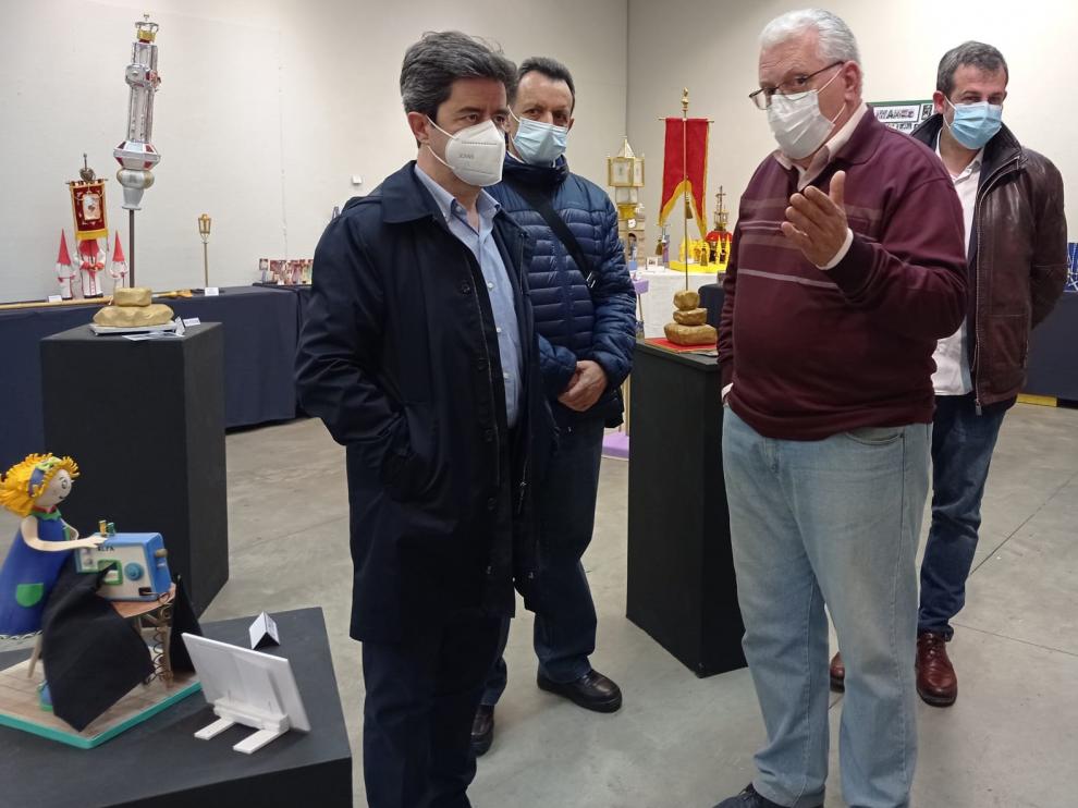 El alcalde ha visitado este martes la exposición de la mano de su autor, Carlos Jalle