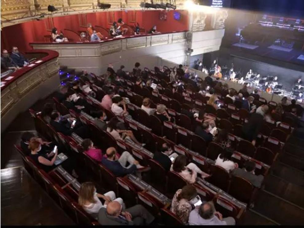 Representación de ‘La traviata’ el pasado verano en el Teatro Real, con distancia y mascarillas.
