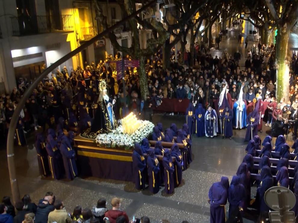Momento del Santo Encuentro con los tres pasos en el Coso de Barbastro.