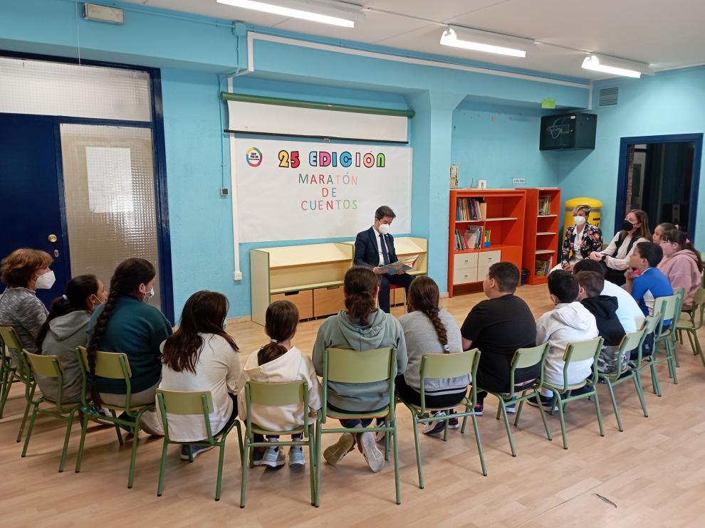 Luis Felipe con los alumnos del colegio Pío XII.
