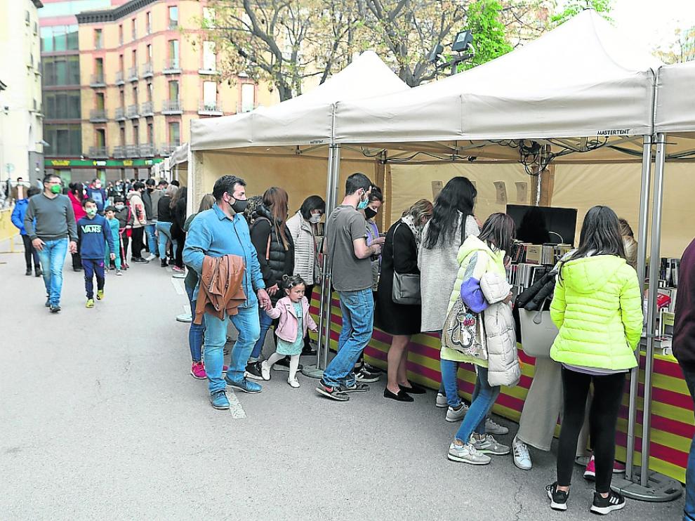 En el año 2021 el Día del Libro se celebró en la plaza de Navarra y fue un éxito.