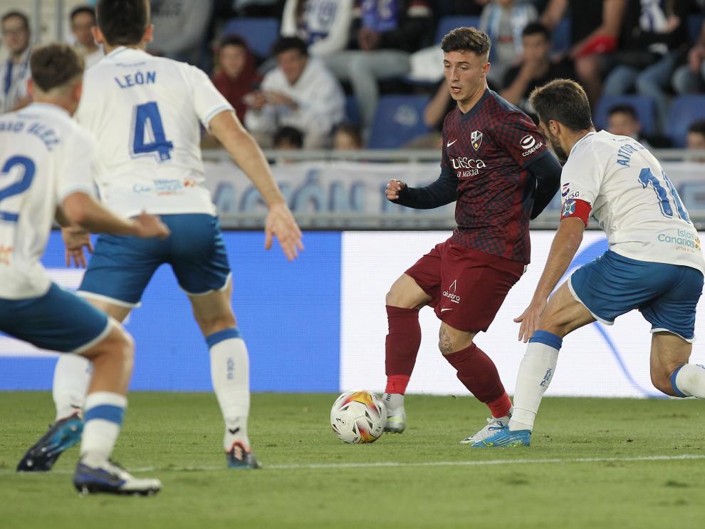 Imagen del partido que juegan Tenerife y Huesca.