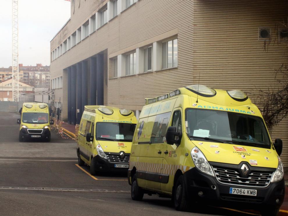Foto de archivo de ambulancias del 061 en el Hospital Universitario San Jorge de Huesca.