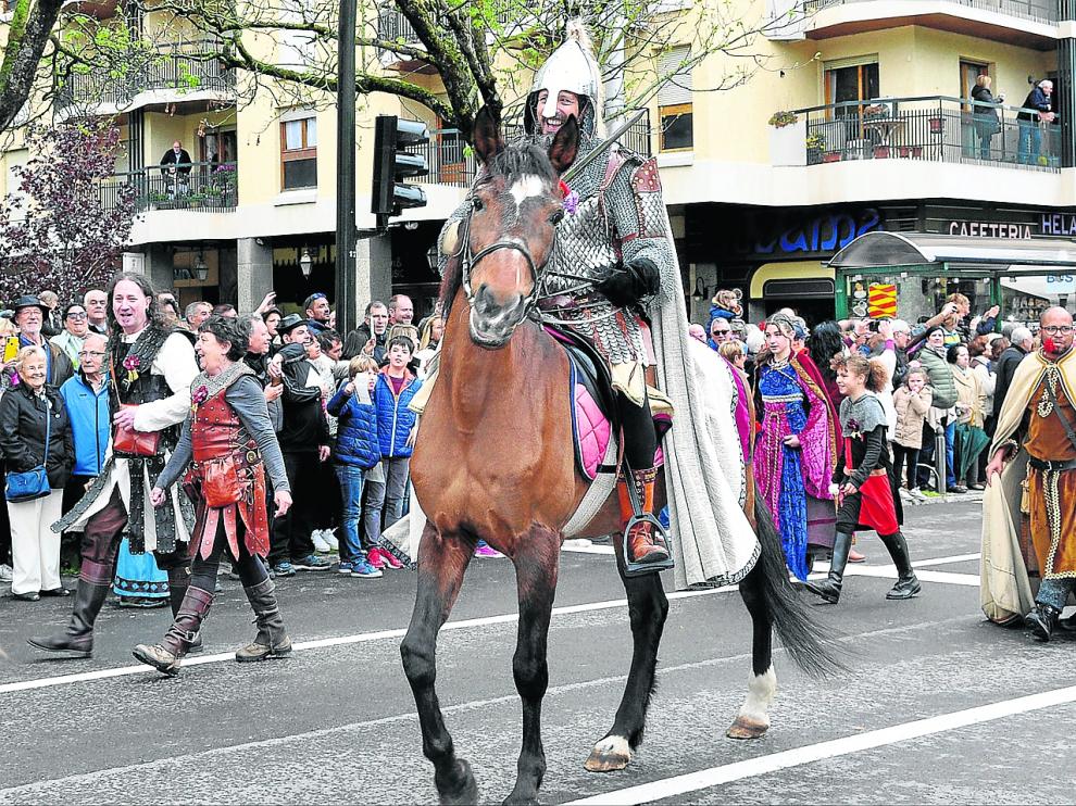 Miguel Carasol representando la figura del Conde Aznar en la Fiesta del Viernes de Mayo.
