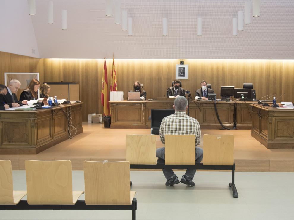 El exguardia acusado de los abusos a menores este miércoles, en la vista en la Audiencia Provincial de Huesca.
