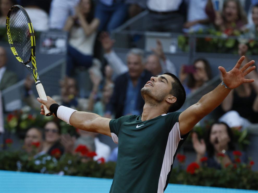 Carlos Alcaraz ganó a Novak Djokovic en un largo e intenso duelo.