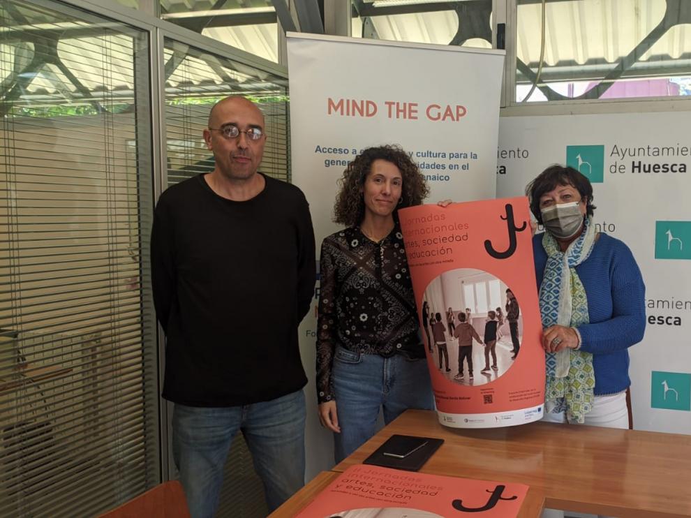 Alfonso Revilla, Alba Belenguer y Angelita Cavero durante la presentación de estas jornadas.